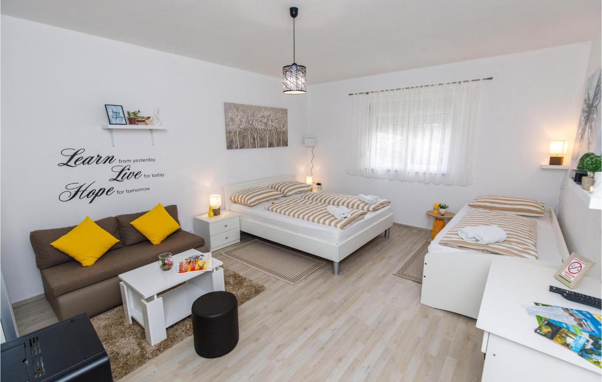 Gorgeous Home In Knin With Kitchen Kovacic Exterior photo