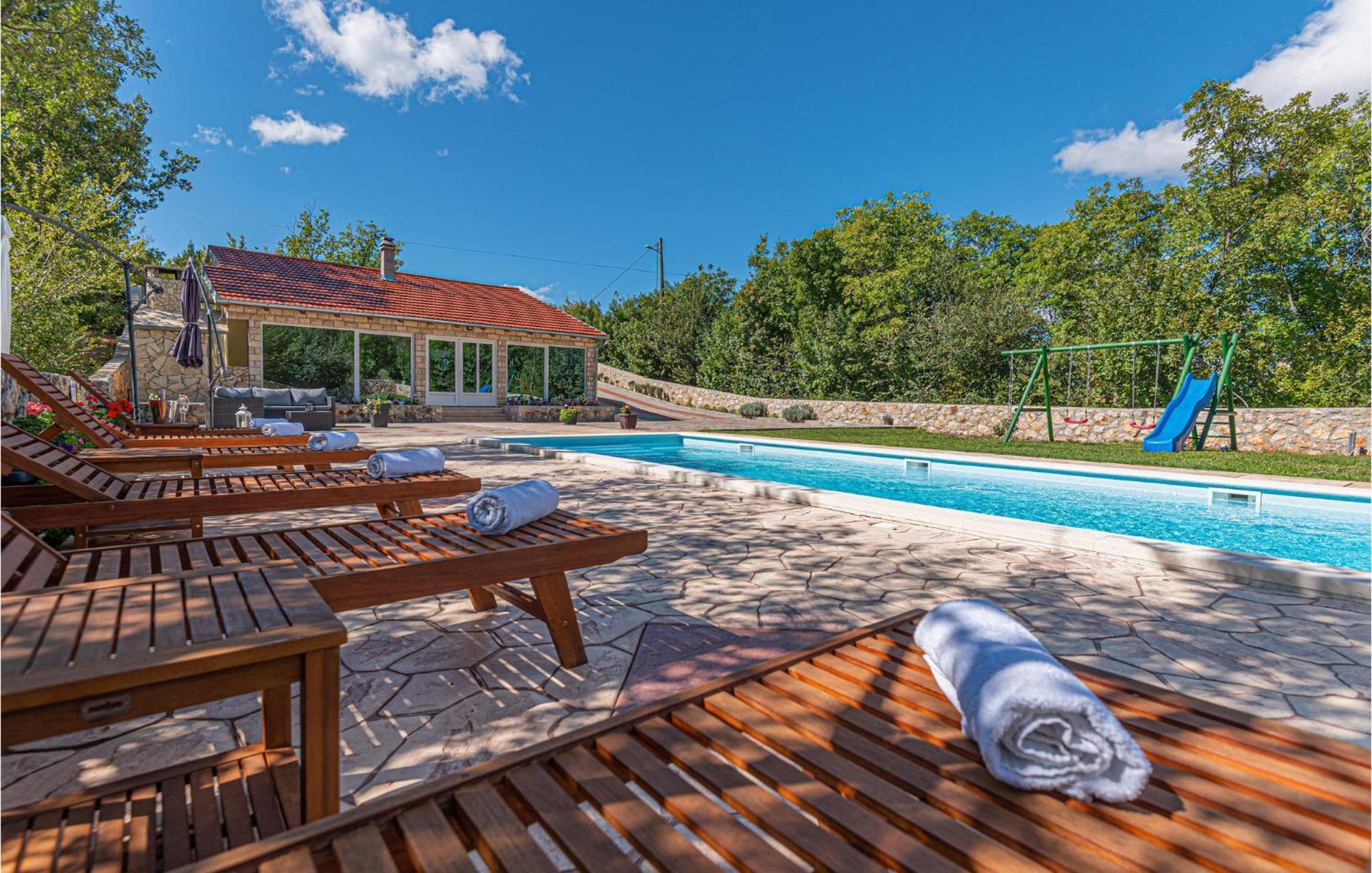 Gorgeous Home In Knin With Kitchen Kovacic Exterior photo