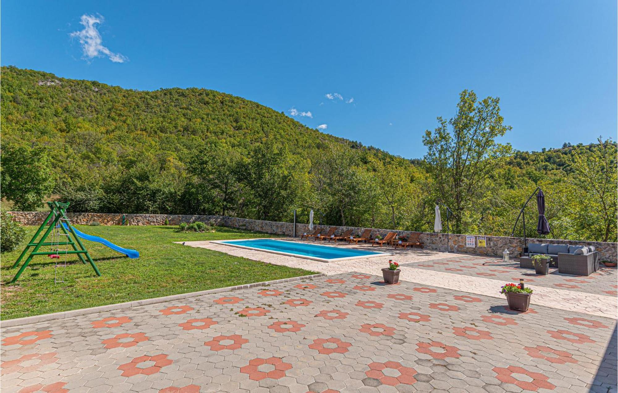 Gorgeous Home In Knin With Kitchen Kovacic Exterior photo