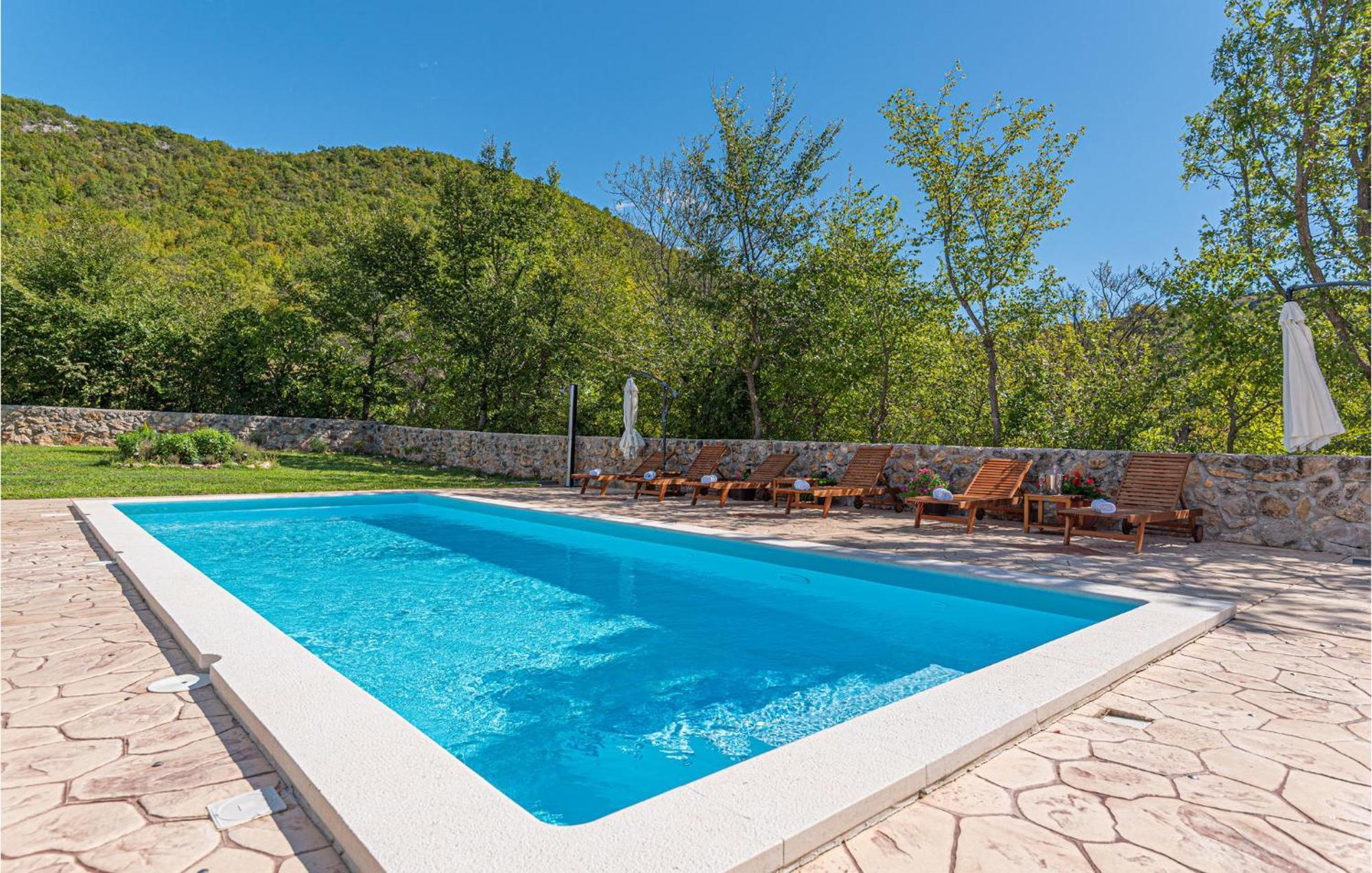 Gorgeous Home In Knin With Kitchen Kovacic Exterior photo