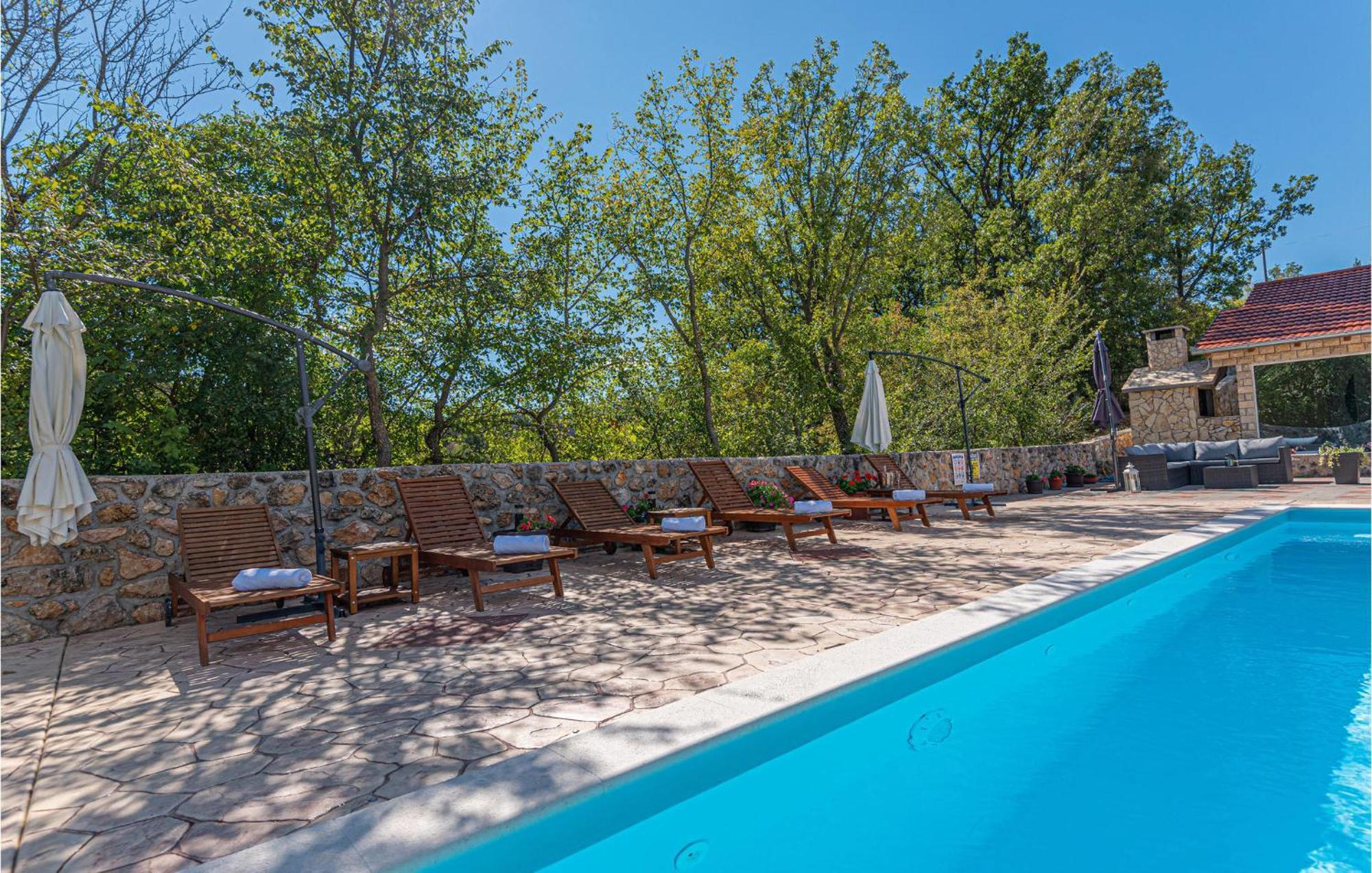 Gorgeous Home In Knin With Kitchen Kovacic Exterior photo